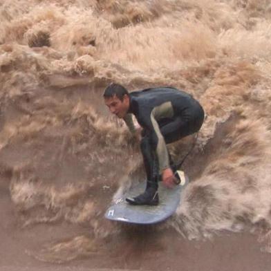 O surfista do Dilúvio pensa www.