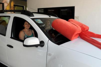  CAXIAS DO SUL, RS, BRASIL, 20/11/2019Retomada na venda de carros novos na DR SUL com Rafael Santarém para o caderno +Serra.Valter Ernesto Ulian e Janete Ulian adquiriram carro zero quilômetro após seis anos.(Lucas Amorelli/Agência RBS)