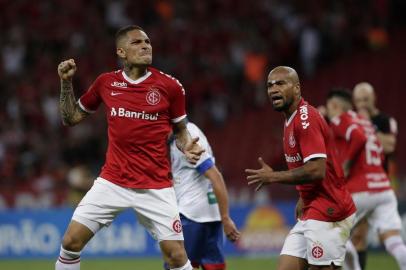  PORTO ALEGRE, RS, BRASIL, 24/11/2019- Inter x Fortaleza: jogo da 34ª rodada do Brasileirão, no estádio Beira-rio. Paolo Guerrero, Rodrigo Moledo (FOTOGRAFO: MATEUS BRUXEL / AGENCIA RBS)