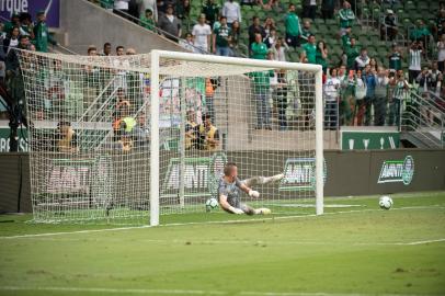 Paulo Victor, goleiro do Grêmio, sofreu oito gols de pênaltis em 2019