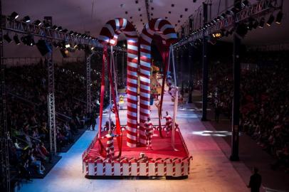  GRAMADO, RS, BRASIL - 15.11.2019 - Gramado, Desfile a magia de Natal. O espetáculo faz parte do Natal Luz. (Foto: Jefferson Botega/Agencia RBS)