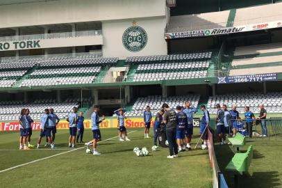 Grêmio treina no Couto Pereira para enfrentar o Athletico-PR pelo Brasileirão