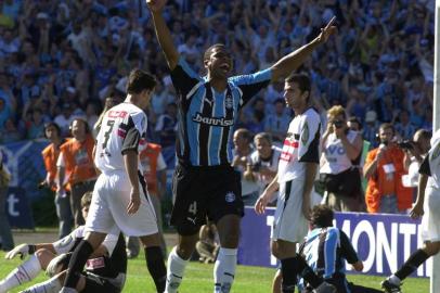 *** Gremio  Sta Cruz I- Emerson Souza ***Grêmio vence o Santa Cruz por 2 X 0, pela penúltima rodada da série B.Pereira comemora o primeiro gol de