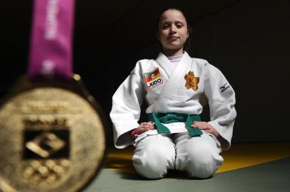  CAXIAS DO SUL, RS, BRASIL (25/11/2019)Carolina Cruz Marcon, de 12 anos, foi campeã de judô, na categoria dos 12 aos 14 anos, nos Jogos Escolares da Juventude de 2019. Ela representa a escola Kuse Dojô, do professor Miguel Kuse e é promessa na modalidade. (Antonio Valiente/Agência RBS)