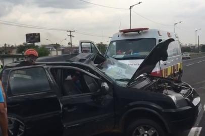 Acidente na freeway perto da Arena do Grêmio