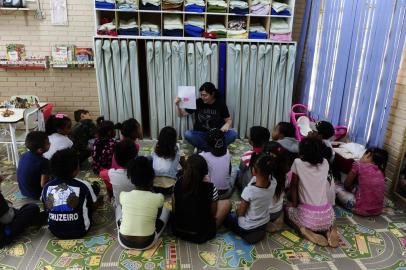  PORTO ALEGRE,RS,BRASIL.Jardim da Emei Osmar dos Santos Freitas. A escola foi arrombada no dia 20, os ladrões levaram R$ 4 mil que seriam usados nos passeios de fim de ano desta turminha, que está se formando. Um dos sonhos dos alunos dessa turma é visitar um zoológico, passeio que foi interrompido devido ao crime.(RONALDO  BERNARDI/AGENCIA RBS).