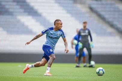 RS - FUTEBOL/TREINO GREMIO  - ESPORTES - Jogadores do Gremio realizam treino durante a tarde desta terca-feira, na Arena da Baixada, em Curitiba, na preparaÃ§Ã£o para o Campeonato Brasileiro 2019. FOTO: LUCAS UEBEL/GREMIO FBPA