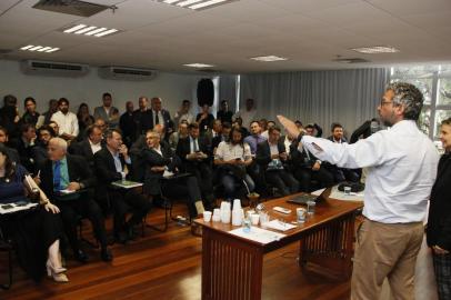 Assembleia - aulão sobre pacote a deputados