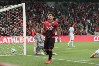 ATHLETICO PR - GREMIO RSCURITIBA (PR), 27/11/2019 - ATHLETICO PR X GREMIO RS -  Marcio Azevedo do Athletico,durante a partida, entre Athletico e Gremio valida pela 35Âª rodada do Campeonato Brasileiro 2019 serie A, realizada no Estadio Arena da Baixada, na noite desta quarta-feira dia 27 na cidade de Curitiba - Parana. (Foto: Enio Margarida/Photo Premium/Lancepress!) Editoria: SPOLocal: CuritibaIndexador: Enio MargaridaFonte: Photo PremiumFotógrafo: Enio Margarida