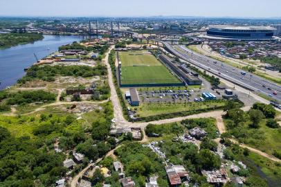  O Grêmio pretende adquirir uma área ao lado do CT Luiz Carvalho e colocar neste local as suas escolinhas de futebol, que estão hoje no bairro Cristal. Atualmente, a área é do governo do Estado.Local: Porto Alegre