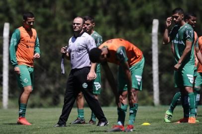  CAXIAS DO SUL, RS, BRASIL (08/11/2019)Treino do Sub-19 do Juventude no CT em Caxias do Sul. Na foto, técnico Lucas Zanella. (Antonio Valiente/Agência RBS)