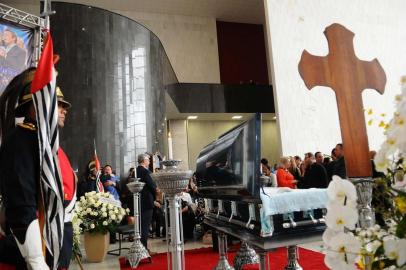 Morte Gugu LiberatoSÃO PAULO,SP,28.11.2019:MORTE-GUGU-LIBERATO-VELÓRIO-ASSEMBLEIA - Velório do apresentador Antônio Augusto Moraes Liberato, conhecido como Gugu Liberato na Assembleia Legislativa de São Paulo (SP), nesta quinta-feira (28). Gugu morreu aos 60 anos, na semana passada em Orlando, nos Estados Unidos, após um acidente doméstico. O avião com o corpo chegou ao Aeroporto de Viracopos em Campinas (SP), na manhã de hoje. (Foto: Wagner Souza/Futura Press/Folhapress)