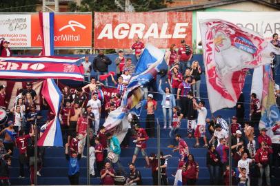  CAXIAS DO SUL, RS, BRASIL, 10/07/2016. Partida entre SER Caxias e Maringá pela Série D do Campeonato Brasileiro, no Estádio Centenário. (Diogo Sallaberry/Agência RBS)