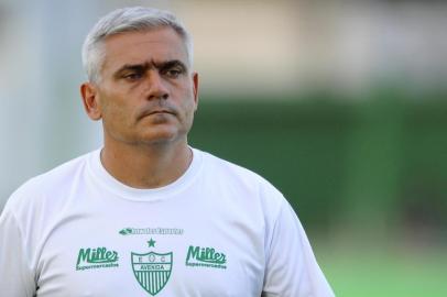  SANTA CRUZ DO SUL, RS, BRASIL, 23/03/2018-  Treino do Esporte Clube Avenida.Na foto - Fabiano Daitx é o técnico do time.  (FOTOGRAFO: LAURO ALVES / AGENCIA RBS)