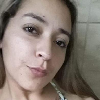 Caxiense Ingrid Priscila Almeida Marques, 24 anos, foi morta com um tiro na cabeça em Arroio do Sal e, segundo a Polícia Civil, o autor é o marido que está em fuga para evitar a prisão em flagrante. 