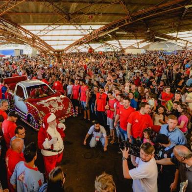 Festa de Natal das Empresas Randon reúnem mais de 15 mil pessoas nos pavilhôes da Festa da Uva