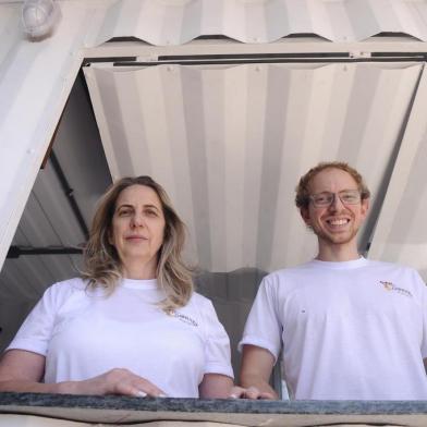 CAXIAS DO SUL, RS, BRASIL (28/11/2019)Sorveteria do Parque inaugura dia 30. Na foto, Emanoel Henrique Portella e sua mae Rosangela, donos da sorveteria. (Antonio Valiente/Agência RBS)