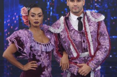 Dandara Mariana e Daniel levaram a melhor e assumiram a liderança da Dança dos Famosos do Domingão do Faustão atingindo 138,9 pontos. TV Globo