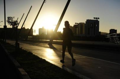  PORTO ALEGRE,RS,BRASIL.2019,02,12.Atleta Stephanie Perrone sem horario de verão,aproveita para teinar cedinho.(RONALDO BERNARDI/AGENCIA RBS).