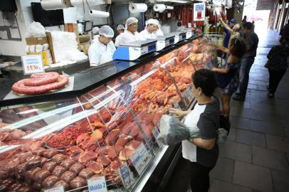  PORTO ALEGRE-RS- BRASIL- 02/12/2019-Aumento no preço da carne. Consumidores do Mercado Público falam do último aumento de preço.   FOTO FERNANDO GOMES/ ZERO HORA.