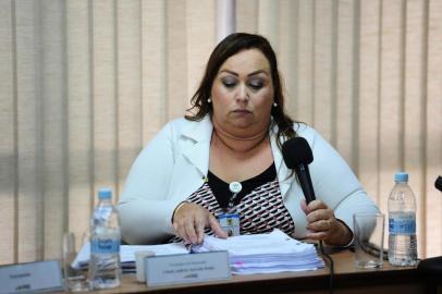  CAXIAS DO SUL, RS, BRASIL, 26/11/2019. Segundo dia das Oitivas - fase de depoimentos do processo de impeachment contra o prefeito Daniel Guerra - na Sala das Comissões Vereadora Geni Peteffi. Depoimento das testmunhas de defesa do prefeito. Na foto, Cássia Andréa Azevedo kuhn, procuradora do denunciado. (Porthus Junior/Agência RBS)