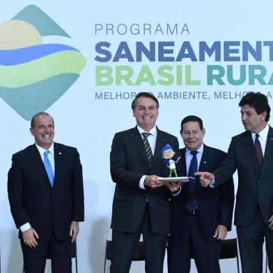 Tudo bem, estou enviando as fotos do evento de hoje à tarde no Palácio do Planalto, em Brasília. Estou na correria, e não tive tempo de legendar, mas estão o presidente Jair Bolsonaro, o vice Hamilton Mourão, o ministro da Saúde, Luiz Henrique Mandetta, o ministro-chefe da Casa Civil, Onyx Lorenzoni e o ministro da Cidadania, Osmar Terra e o presidente da Funasa, Ronaldo Nogueira.Crédito da foto: Edu Andrade/Fatopress