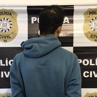 Investigado por envolvimento em homicídios é preso com pistola e R$ 6 mil em Caxias 