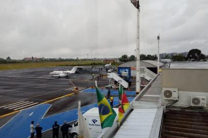 Chegada do presidente do Paraguai, Mario Abdo Benìtez, no aeroporto Hugo Cantergiani, em Caxias do Sul.