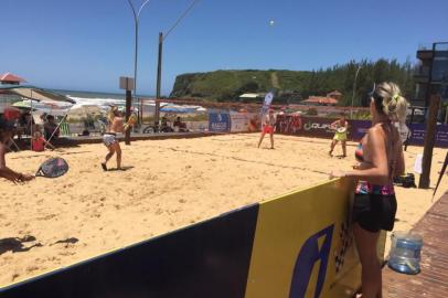 Primeira quadra pública de beach tennis é inaugurada em Torres, no Litoral Norte.<!-- NICAID(14351579) -->