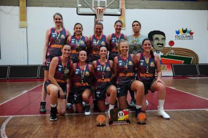  CAXIAS DO SUL, RS, BRASIL, 08/12/2019. Caxias do Sul Basquete x CR Esportes - A equipe do Caxias do Sul Basquete / Recreio da Juventude venceu o CR Esportes, de Osório, e conquistou o Campeonato Gaúcho de basquete feminino. (Porthus Junior/Agência RBS)