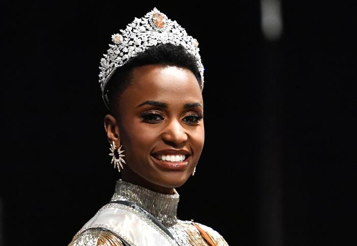 Candidata Da Africa Do Sul Zozibini Tunzi E Eleita Miss Universo 2019 Donna