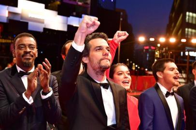 Brazilian actor Seu Jorge, Brazilian director Wagner Moura, Brazilian actress Bella Camero and members of the casting crew pose on the red carpet before the premiere of the film Marighella screened out of competition during the 69th Berlinale film festival on February 15, 2019 in Berlin. (Photo by Tobias SCHWARZ / AFP)