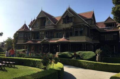 Winchester Mystery House é uma atração turística em San José, na Califórnia<!-- NICAID(14324542) -->