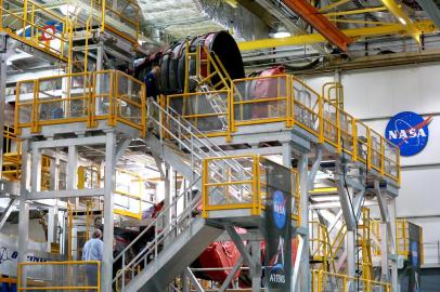 NASA Unveils New Rocket To Be Used In Artemis Moon Mission In 2024NEW ORLEANS, LOUISIANA - DECEMBER 09: A view of the Space Launch System (SLS) complete core stage for Artemis 1 Moon mission during Artemis Day at the NASA Michoud Assembly Facility on December 09, 2019 in New Orleans, Louisiana. Artemis 1 is the first in a series of complex missions that will enable human exploration to the Moon and Mars.   Sean Gardner/Getty Images/AFPEditoria: SCILocal: New OrleansIndexador: Sean GardnerSecao: Space programmeFonte: GETTY IMAGES NORTH AMERICAFotógrafo: STR<!-- NICAID(14353093) -->