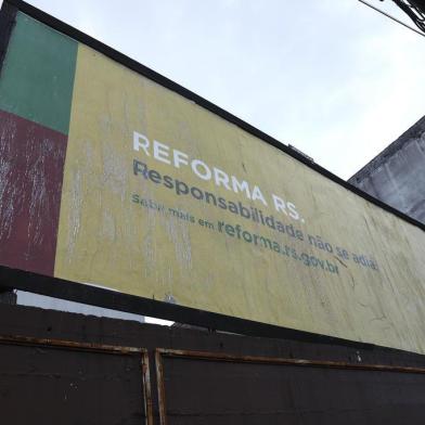  PORTO ALEGRE, RS, BRASIL - 09.12.2019 - Governo do Estado instala outdoors defendendo pacote que tramita na Assembleia. (Foto: Isadora Neumann/Agencia RBS)Indexador: ISADORA NEUMANN