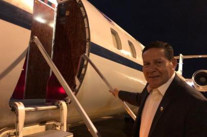 Mourão embarca para a Argentina