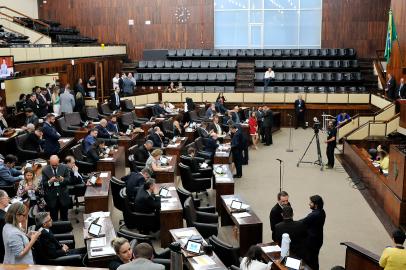 Assembleia aprova projeto que suspende honorários 