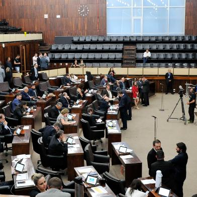 Assembleia aprova projeto que suspende honorários 