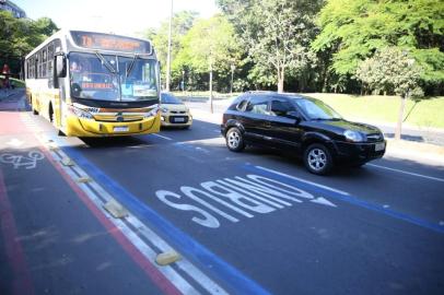  **EM BAIXA**PORTO ALEGRE, RS, BRASIL, 04/12/2019- Nova faixa exclusiva a ônibus na Goethe.(FOTOGRAFO: FERNANDO GOMES / AGENCIA RBS)