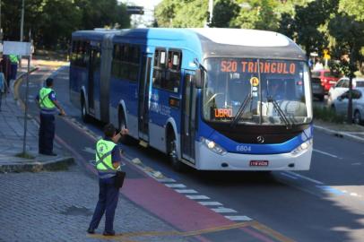  **EM BAIXA**PORTO ALEGRE, RS, BRASIL, 04/12/2019- Nova faixa exclusiva a ônibus na Goethe.(FOTOGRAFO: FERNANDO GOMES / AGENCIA RBS)