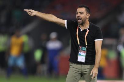  Sadds coach Xavi reacts during the 2019 FIFA Club World Cup football match between Qatars Al-Sadd and New Caledonias Hienghene Sport at the Jassim Bin Hamad Stadium in the Qatari capital Doha on December 11, 2019. (Photo by KARIM JAAFAR / AFP)Editoria: SPOLocal: DohaIndexador: KARIM JAAFARSecao: soccerFonte: AFPFotógrafo: STR<!-- NICAID(14356019) -->