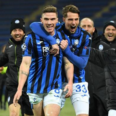 Atalantas players celebrate a goal during the UEFA Champions League group C football match between FC Shakhtar Donetsk and Atalanta BC at the Metallist stadium in Kharkiv on December 11, 2019. (Photo by Sergei SUPINSKY / AFP)<!-- NICAID(14356171) -->