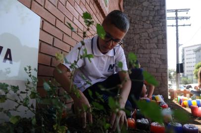 CAXIAS DO SUL, RS, BRASIL (10/12/2019)Crianças do Projeto de Educação Integral (PHE) do Sesc montam horta Comunitária no Bairro Pio X. Na foto, Rafael Machado, 12 ano. (Antonio Valiente/Agência RBS)