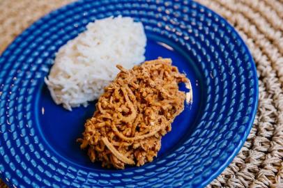  PORTO ALEGRE, RS, BRASIL, 23/05/2017 : Receitas baianas: bobó de camarão, vatapá, moqueca, acarajé, cocada e pamonha doce. (Omar Freitas/Agência RBS)Indexador: Omar Freitas