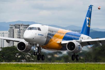  Primeiro jato E175-E2 da Embraer completa voo inaugural