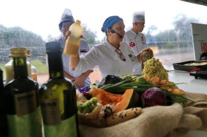  Porto Alegre, RS  .Virada Sustentavel, Tenda da comida saldável, aula de gastronomia saldável no Parque da Redenção. Foto Júlio Cordeiro , ag RBS. 06/04/2019