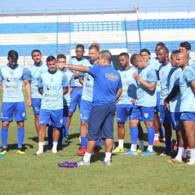 O Esportivo realiza o primeiro jogo-treino da pré-temporada neste sábado (14). A equipe de Bento Gonçalves irá até o Estádio Alcides Santa Rosa, em Garibaldi, enfrentar o time sub-20 do PRS. A partida inicia às 15h30min. A entrada, para os torcedores que tiverem interesse em acompanhar o jogo, será liberada. 