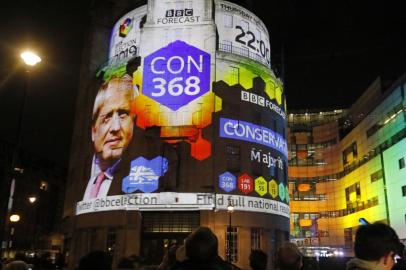 Partido de Boris Johnson conquistou a maioria das cadeiras do parlamento