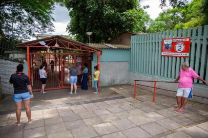  Escolas municipais seguem sem serviço de portaria em Porto Alegre. Comunidades também ressaltam importância do retorno da Guarda Municipal.Indexador: Omar Freitas