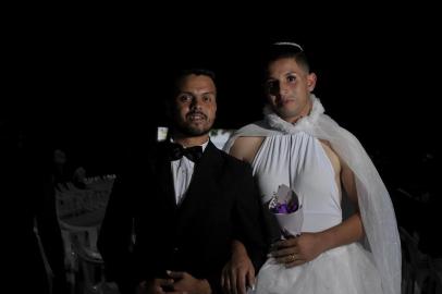 CAXIAS DO SUL, RS, BRASIL, 12/12/2019Casamento comunitário: Guilherme de Lima, 26, e Elias Jackson Cabral, 28, oficializaram o relacionamento no casamento comunitário de Caxias do Sul realizado na UCS.(Lucas Amorelli/Agência RBS)